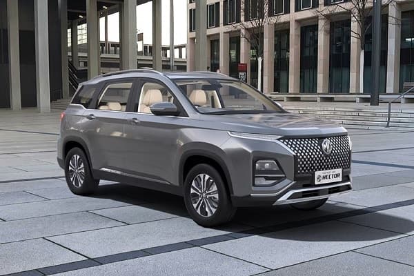 MG Hector Plus  Front Right Side