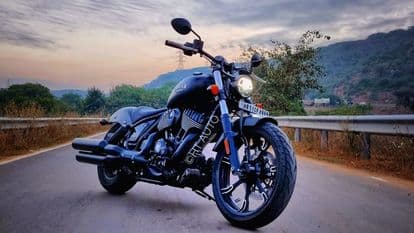 The new Indian Chief Dark Horse features a relatively simple design, but only in flesh does it reveal its true identity.
