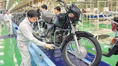Hero MotoCorp reported a 51 per cent year-on-year (YoY) growth in net profit for Q3 to  <span class='webrupee'>₹</span>1,073.40 crore