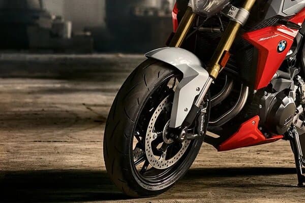 BMW F 900 R Front Tyre View