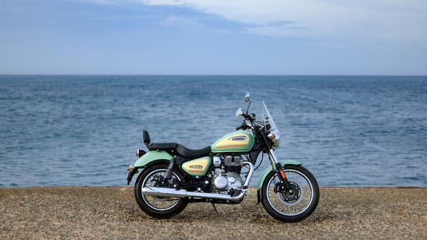 Royal Enfield Meteor 350 Right Side View