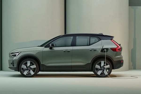 Volvo XC40 Recharge Side View Left