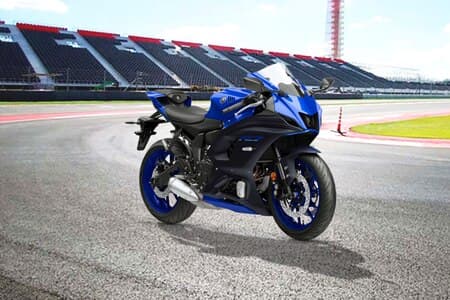 Yamaha R7 Front Right View