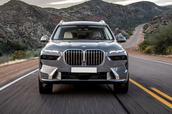 BMW X7 Front View