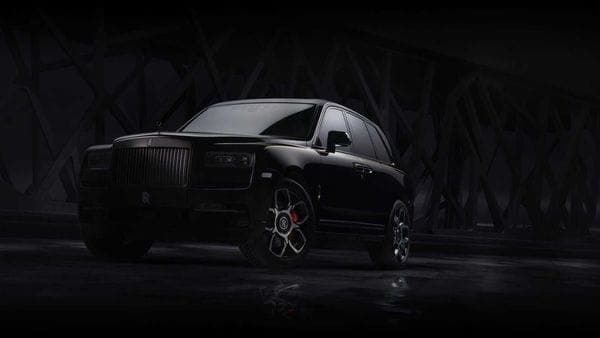 The new Rolls-Royce 2020 Cullinan Black Badge wears a dark theme