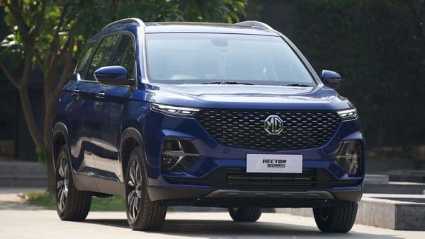 MG Hector Plus SUV gets stylish new headlamps which flank a new chrome-studded front Grille,