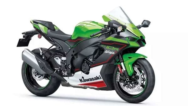 Kawasaki Ninja ZX10R gets more aggressive looking with the yearly update.