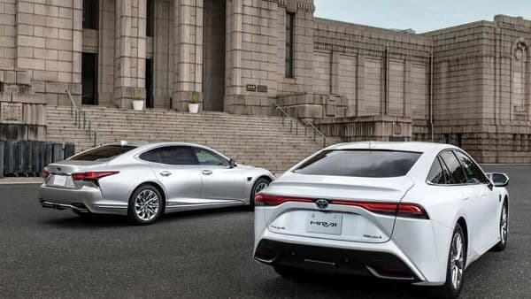 Lexus LS and Toyota Mirai cars in front of the Meiji Memorial Picture Gallery in Shinjuku, Tokyo in this undated handout photo. Toyota/Handout via REUTERS