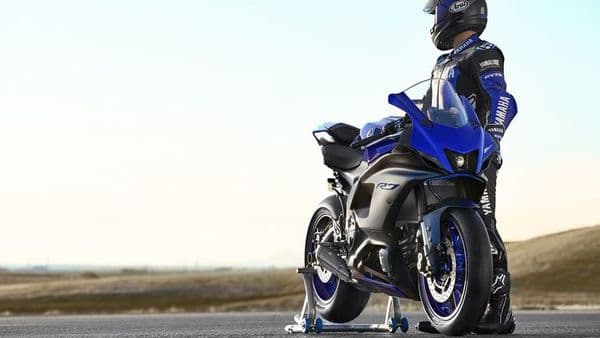 Yamaha YZF-R7 will be made available in two colours options - Raven Black and Team Yamaha Blue.