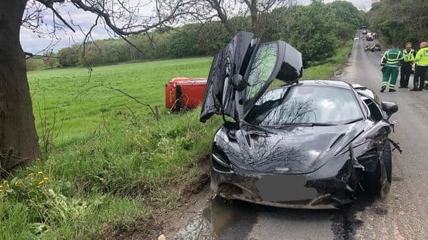 A damaged McLaren after an unfortunate road accident in UK's Huddersfield. (Image courtesy: Twitter/@WYP_RPU)