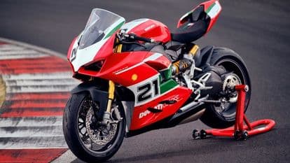 The bike also sports the number 21 which is Troy Bayliss' race number.