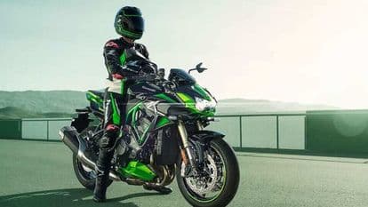 Kawasaki ZH2SE variant costs  <span class='webrupee'>₹</span>25.90 lakh (ex-showroom). Its pricing will continue to remain unaffected from the new hike. 