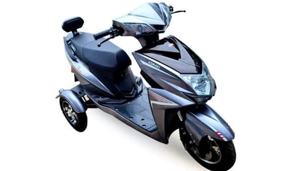 The XGT X5 e-scooter is available for purchase in two colours - red and grey.