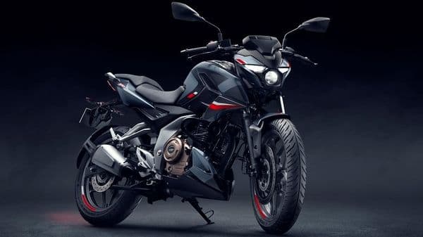 Bajaj Pulsar N250 comes with an eye-catching aggressive appearance.
