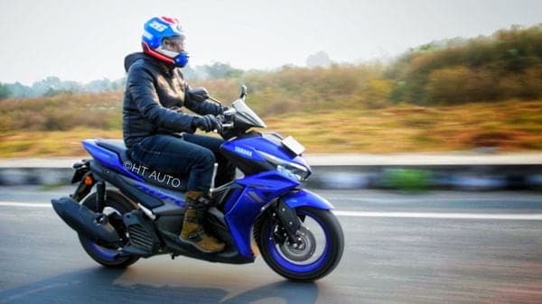 2022 Yamaha Aerox 155 scooter road test review.