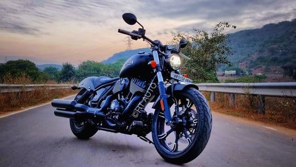 The new Indian Chief Dark Horse features a relatively simple design, but only in flesh does it reveal its true identity.