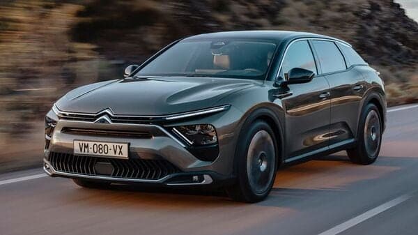 First customer deliveries for the Citroen C5 X crossover to start from late spring 2022.