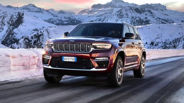 2022 Jeep Grand Cherokee 4xe is offered with a plug-in hybrid powertrain that can generate output of 380 hp and 637 Nm of peak torque.&nbsp;