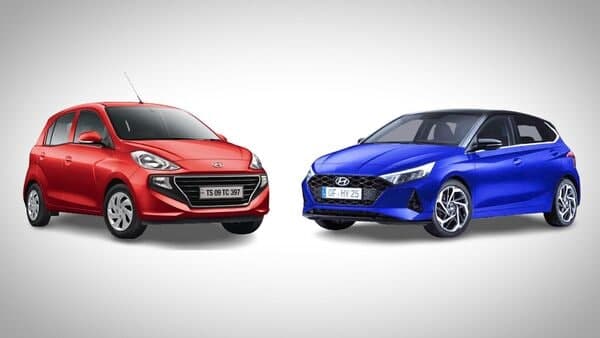 Hyundai Santro and i20 hatchbacks are being offered with heavy discounts till February 28.