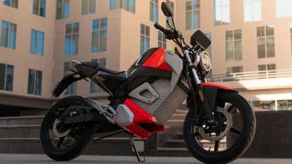 Oben Rorr comes as the first electric bike from Oben EV, priced at  <span class='webrupee'>₹</span>99,999 (ex-showroom).