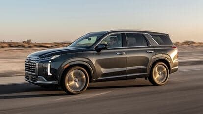 2023 Hyundai Palisade will take on rivals such as Kia Telluride, which also made its debut late on Wednesday.