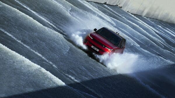 New Range Rover Sport makes dramatic global debut with epic spillway climb