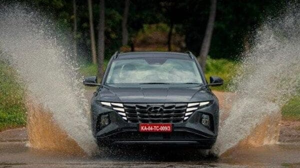 While Hyundai Tucson 2022 SUV was never built for extreme off-road obstacles, it still is quite capable on less-than-perfect road conditions.