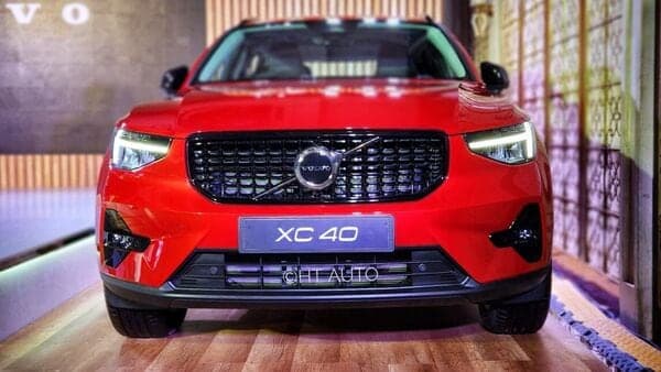 In pics: Volvo XC40 facelift with mild-hybrid engine breaks cover