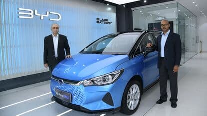 Alop Mehta, Director of SKYY EVolution, Sanjay Gopalakrishnan, Senior Vice President of Electric Passenger Vehicle Business of BYD Indian with BYD e6.&nbsp;