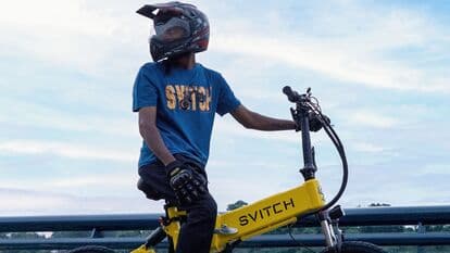 Svitch Bike's LITE XE electric bicycle comes with an adjustable handlebar, seat bar, and suspension. 