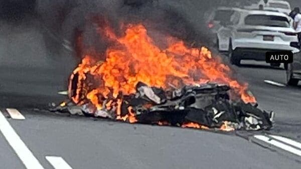 The burnt Lamborghini Aventador SVJ Roadster was hardly recognizable after the incident.