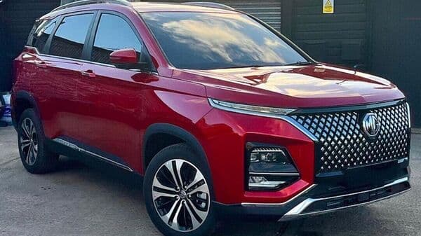 MG Hector gets a new front-grille with diamond-mesh chrome inserts. (Photo courtesy: Instagram/hertstintsandwraps)