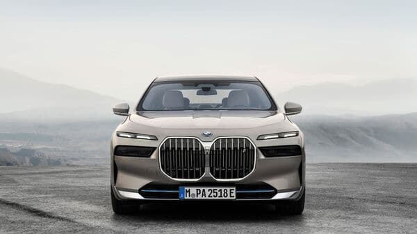 The 2023 BMW 7 Series and i7 are now open for bookings while deliveries begin in March 2023