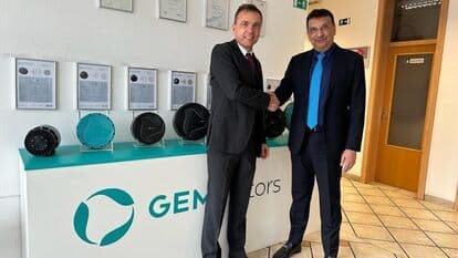 (L-R) Simon Madelj, CEO - GEM motors with Sanjeev Vasdev, MD - Flash Electronics