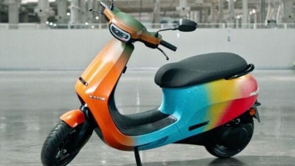 Ola S1 Holi special edition scooter will come wearing a multi-coloured paint theme. (Image: Twitter/Bhavish Aggarwal)