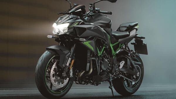 The 2023 Kawasaki Z H2 and Z H2 SE are about  <span class='webrupee'>₹</span>30,000 more expensive than the older version