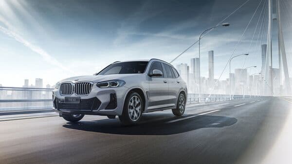 The BMW X3 diesel is powered by the 2.0-litre four-cylinder oil burner with 190 bhp and 400 Nm of peak torque