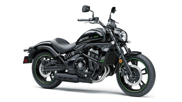 The 2023 Kawasaki Vulcan S is now available in the Metallic Matte Carbon Gray colour scheme. 