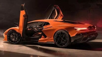 Despite being a plug-in hybrid car, the new Lamborghini Revuelto features a fiery, naturally aspirated V12 engine.