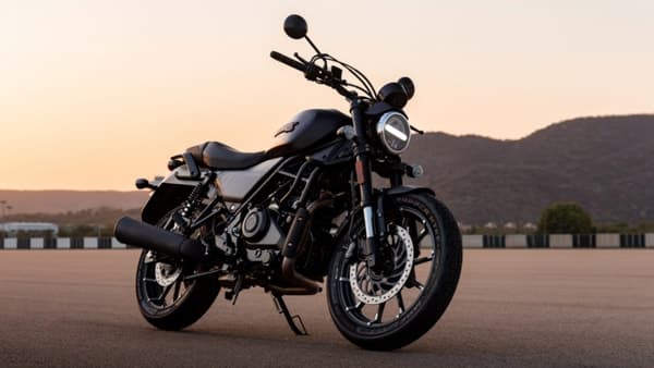 Co-developed with Hero MotoCorp, Harley-Davidson X440 will take on rivals like Royal Enfield Classic 350 and Meteor 350, Honda H’ness CB350 and even the Bajaj Triumph 400 twins.