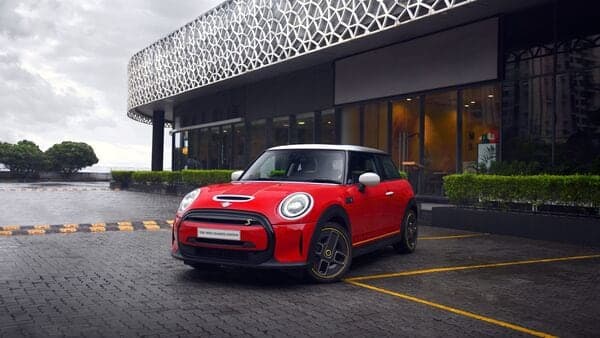 The MINI Charged Edition is based on the all-electric 3-door Cooper SE and gets the new Chili Red colour scheme with a white roof