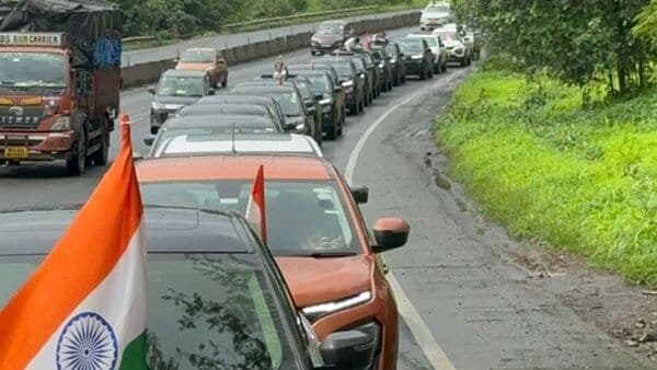 In pics: Convoy of 130 Tata Harrier SUVs take on Mumbai roads on Independence Day