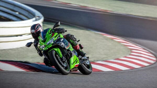 The Kawasaki Ninja ZX-4R brings back the screaming 399 cc in-line four-cylinder motor with 78 bhp at a whopping 15,000 rpm and 37.6 Nm at 12,500 rpm