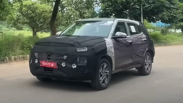 Hyundai Creta facelift SUV was spotted testing on Indian roads ahead of its expected launch early next year. The best-selling compact SUV will renew rivalry with the likes of Kia Seltos, Maruti Suzuki Grand Vitara among others. (Image courtesy: YouTube/TheCarShow)