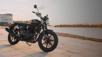 Both the Royal Enfield Interceptor 650 and Continental GT get alloy wheels with tubeless tyres, LED headlamp, USB charging and new paint schemes