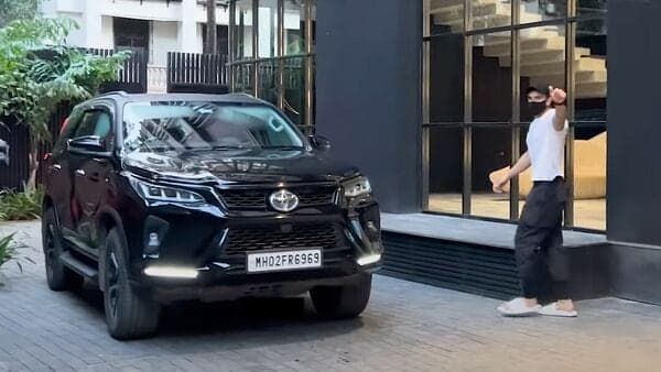 Bollywood actor Ranveer Singh seen with his brand new Toyota Fortuner Legender SUV in Mumbai. (Image courtesy: YouTube/CarsForYou)