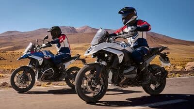 The engine on the BMW R 1300 GS is lighter and more powerful. 