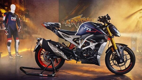 TVS is offering two kits with the Apache RTR 310. There is Dynamic Kit and Dynamic Pro Kit.