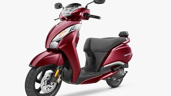 TVS Jupiter 125 SmartXonnect will be offered in two colour schemes.