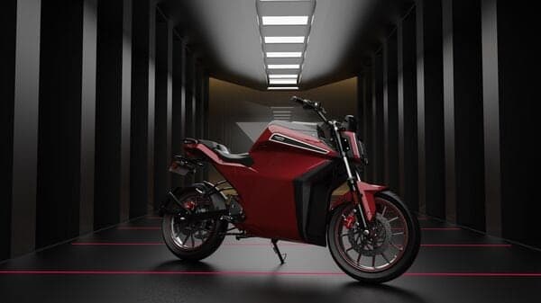 The Svitch CSR 762 promises a range of 160 km on a single charge and a top speed of 120 kmph
